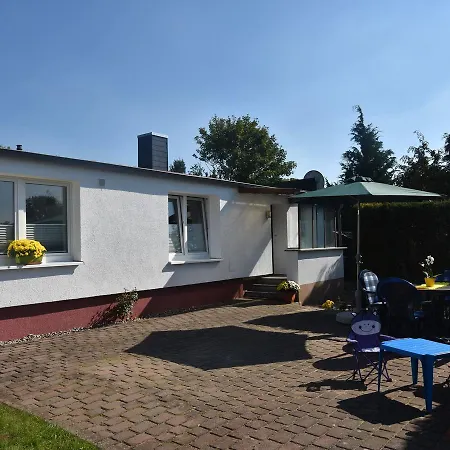 Сasa de vacaciones Modern Bungalow In With Garden