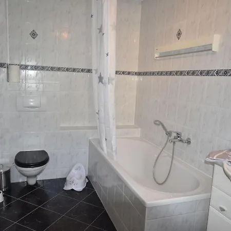 Beautiful Bungalow In With Garden *